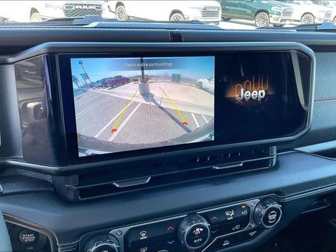 Used 2025 Jeep Wrangler Unlimited Rubicon AWD/4WD image 21
