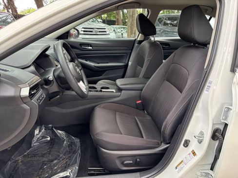 Used 2025 Nissan Altima 2.5 SV FWD image 27