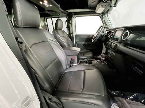 Used 2023 Jeep Wrangler Unlimited Sahara image 27