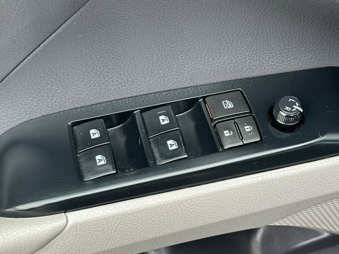 Used 2018 Toyota Camry LE image 13