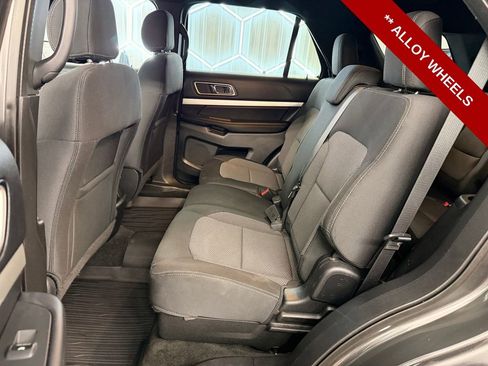 Used 2017 Ford Explorer XLT image 14