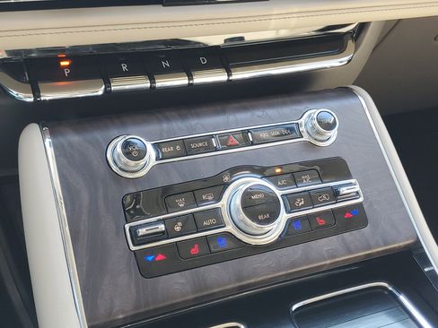 Used 2023 Lincoln Aviator Reserve w/ Equipment Group 201A image 18