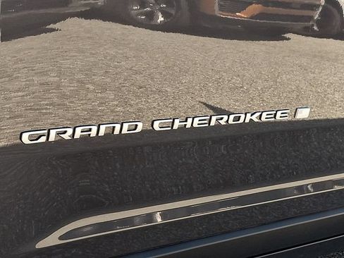 Used 2026 Jeep Grand Cherokee Limited w/ Luxury Tech Group II AWD/4WD image 30