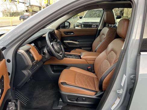 Certified 2024 Nissan Pathfinder Platinum image 15