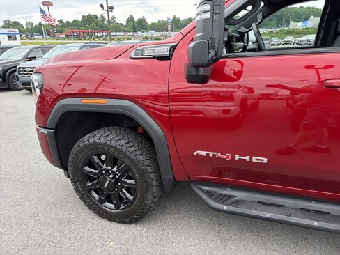 Used 2024 GMC Sierra 2500 AT4 w/ AT4 Preferred Package AWD/4WD image 14