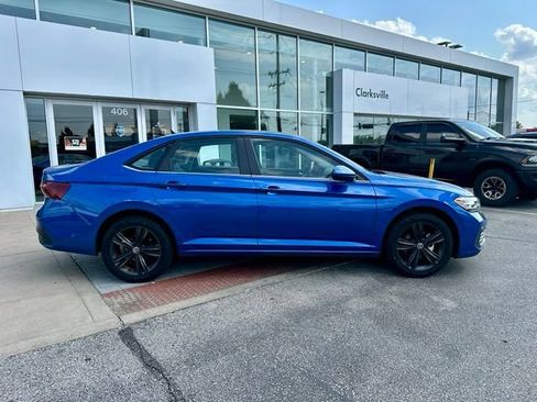 Used 2024 Volkswagen Jetta SE w/ Panoramic Sunroof Package FWD image 8