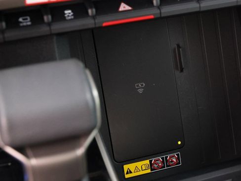 Used 2025 Toyota Tundra Limited AWD/4WD image 18