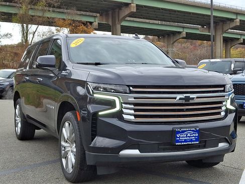 Used 2022 Chevrolet Suburban High Country image 2