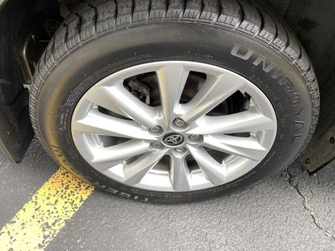Used 2024 Toyota Corolla LE w/ LE Convenience Package FWD image 36