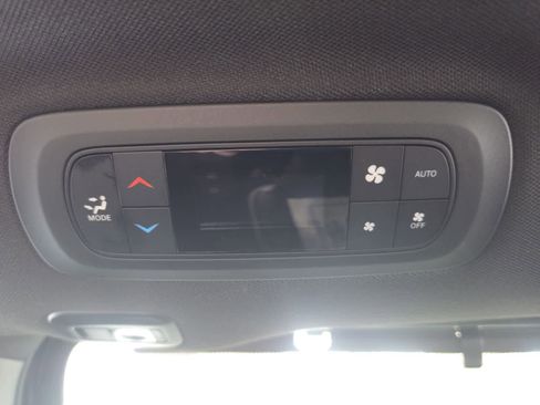 Used 2026 Chrysler Pacifica Limited w/ S Appearance Package FWD image 32