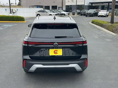 Certified 2025 Volkswagen Tiguan S FWD image 8