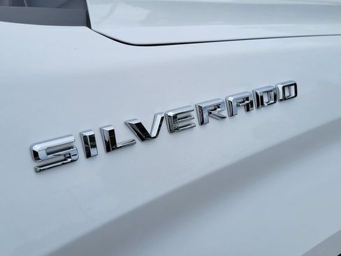 Used 2022 Chevrolet Silverado 1500 LT AWD/4WD image 6