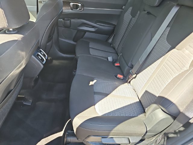 Used 2025 Kia Sorento LX FWD image 13