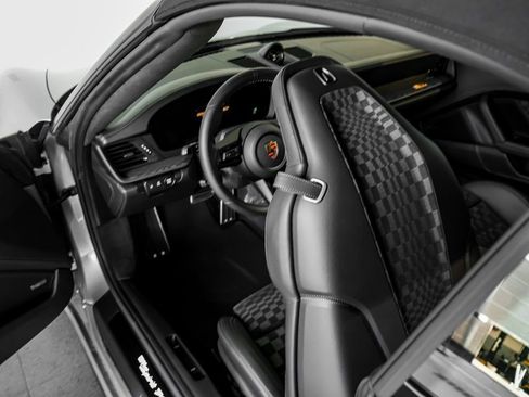 Used 2026 Porsche 911 Carrera GTS RWD image 15