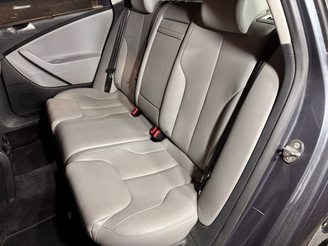 Used 2010 Volkswagen Passat Komfort FWD image 19