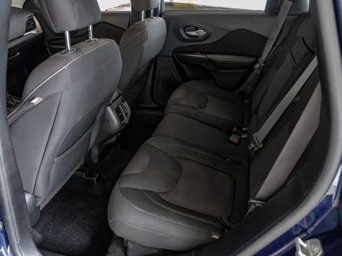 Used 2015 Jeep Cherokee Latitude w/ Cold Weather Group AWD/4WD image 36