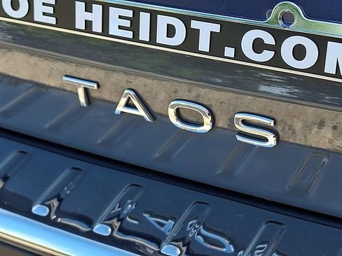 Certified 2024 Volkswagen Taos SE w/ Panoramic Sunroof Package AWD/4WD image 31