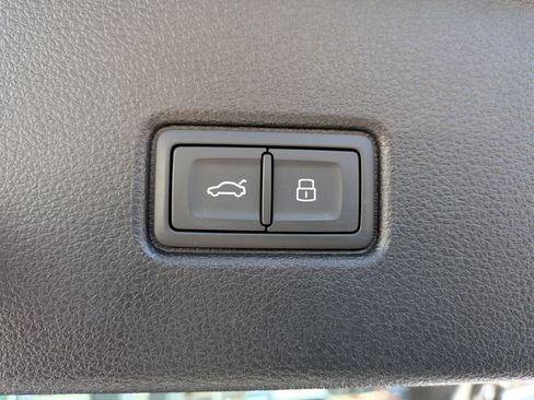 Used 2025 Audi SQ5 Premium Plus image 39