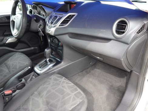 Used 2011 Ford Fiesta SE FWD image 19
