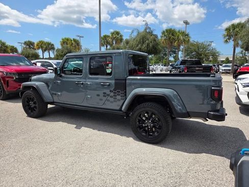 Used 2024 Jeep Gladiator Sport AWD/4WD image 11