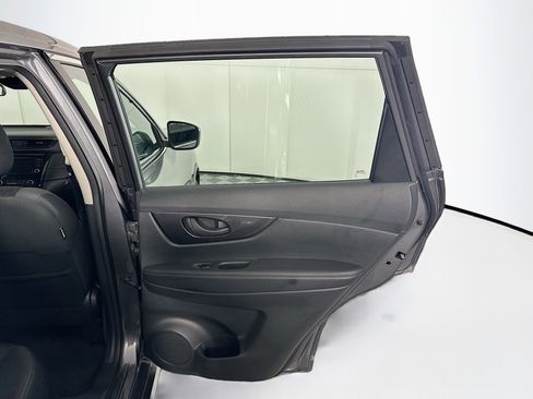 Used 2019 Nissan Rogue S FWD image 27
