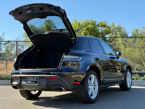 Certified 2024 Porsche Macan AWD/4WD image 31