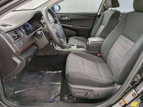 Used 2017 Toyota Camry LE w/ Moonroof Package image 14