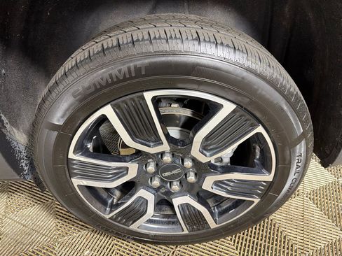 Used 2022 GMC Acadia SLT w/ Technology Package FWD image 22