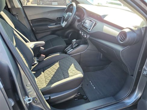 Used 2022 Nissan Kicks S image 17