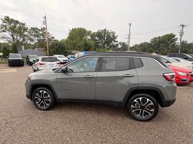 Used 2024 Jeep Compass Limited AWD/4WD image 2