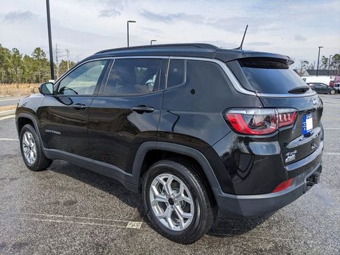 Certified 2025 Jeep Compass Latitude image 18