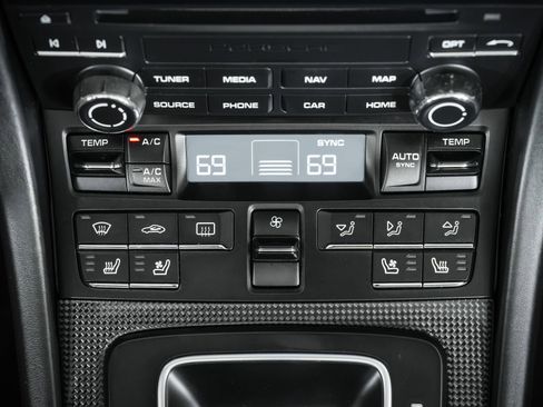 Used 2018 Porsche 911 Targa 4 GTS image 30