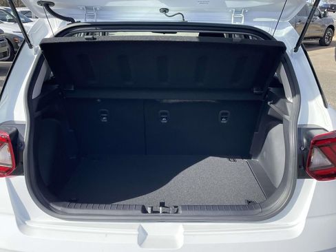 Certified 2026 Hyundai Venue SE image 11