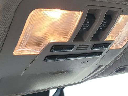 Used 2019 Toyota Highlander Limited AWD/4WD image 18