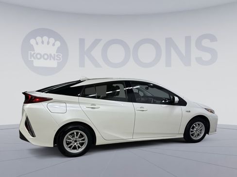 Used 2017 Toyota Prius Prime Advanced image 13