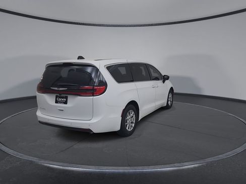 New 2026 Chrysler Pacifica Select image 14