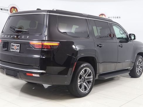 Used 2023 Jeep Wagoneer 4WD w/ Premium Group I image 3