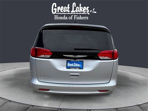 Used 2023 Chrysler Voyager LX image 4