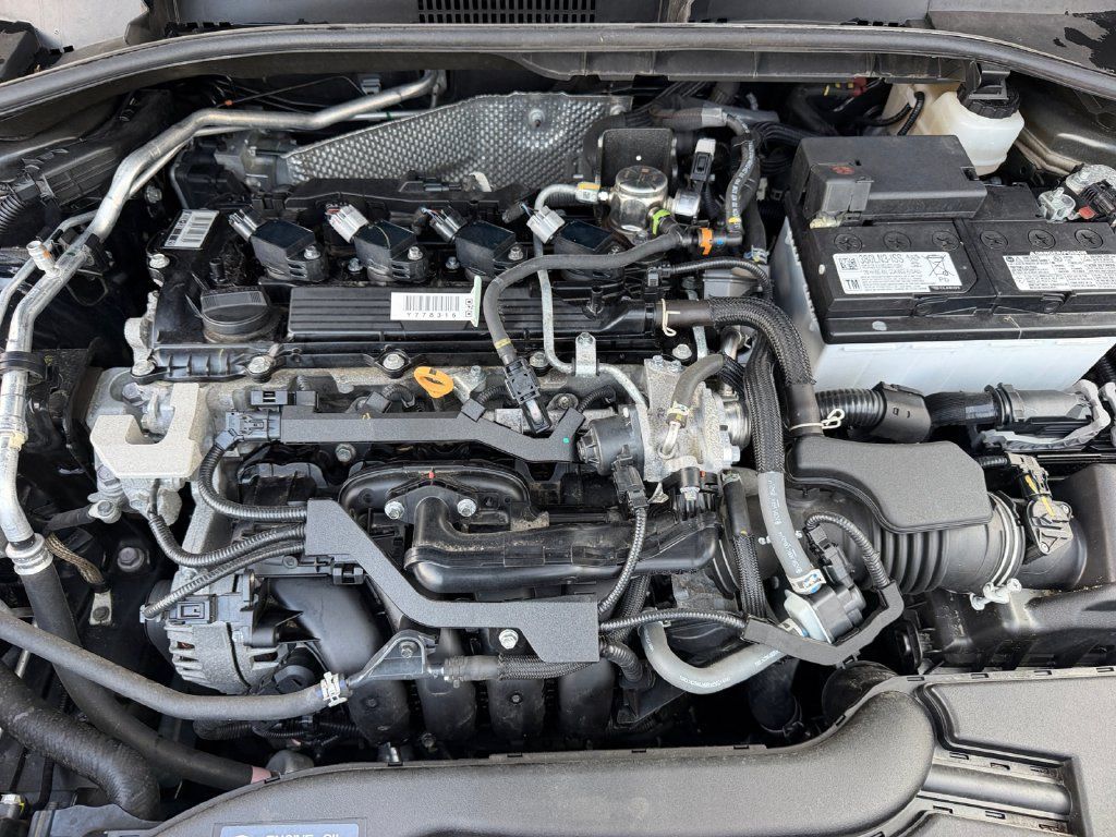 Used 2025 Toyota Corolla Cross LE FWD image 31