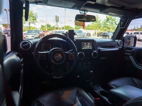 Used 2015 Jeep Wrangler Unlimited Sahara w/ Max Tow Package AWD/4WD image 12
