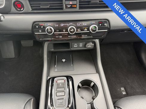 Used 2025 Honda Pilot Elite image 11