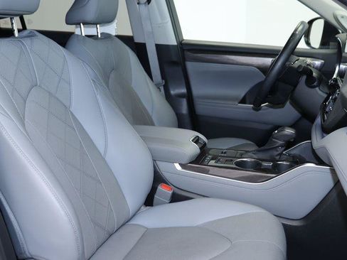Used 2021 Toyota Highlander Platinum AWD/4WD image 23