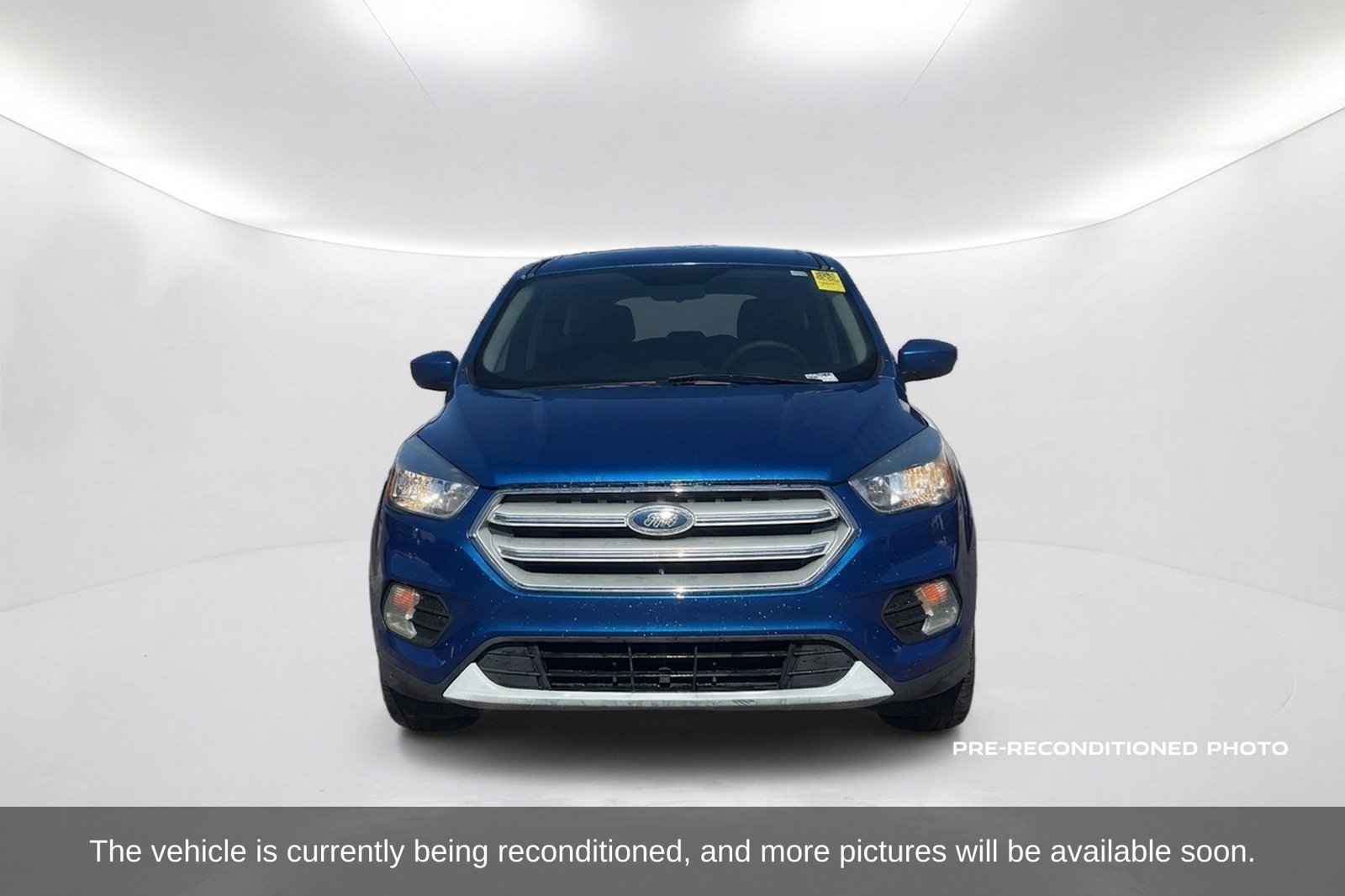 Used 2019 Ford Escape SE FWD image 2