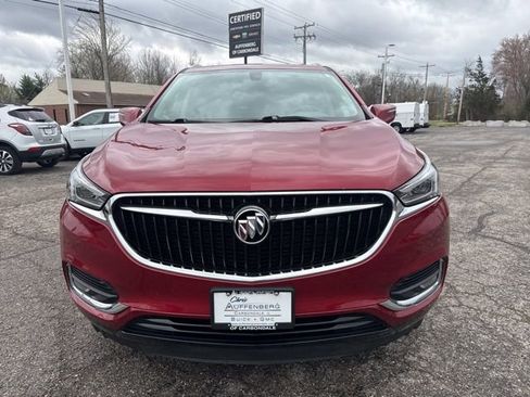Used 2018 Buick Enclave Essence image 2
