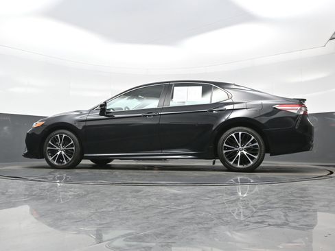 Used 2020 Toyota Camry SE image 28