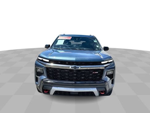 Used 2025 Chevrolet Traverse Z71 w/ LPO, Illumination Package AWD/4WD image 3