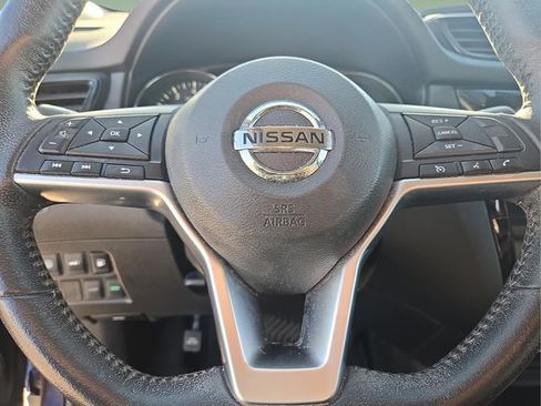 Used 2020 Nissan Rogue SV image 28
