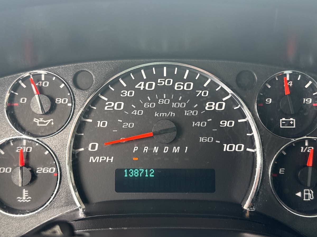 Used 2013 Chevrolet Express 3500 w/ Chrome Appearance Package RWD image 25