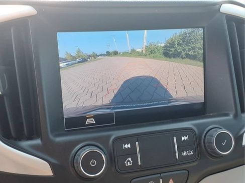 Used 2024 GMC Terrain SLT w/ Infotainment Package II AWD/4WD image 8