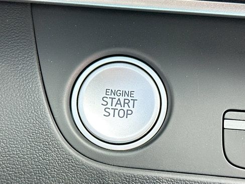 New 2025 Hyundai Elantra Limited image 8